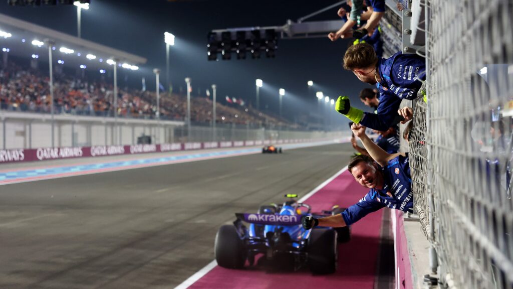 Le PAGELLE del GP del Qatar: Verstappen perfetto, McLaren pasticcia. Super Sainz sul podio