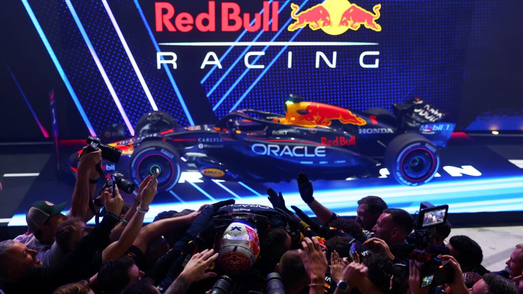 Le PAGELLE del GP del Qatar: Verstappen perfetto, McLaren pasticcia. Super Sainz sul podio