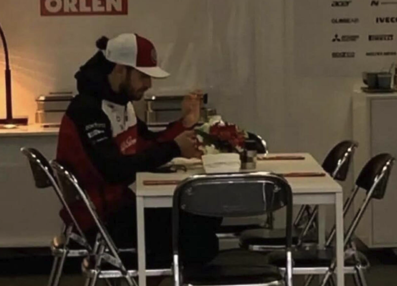 Brasile 2021: Antonio Giovinazzi mangia da solo nell'hospitality Sauber