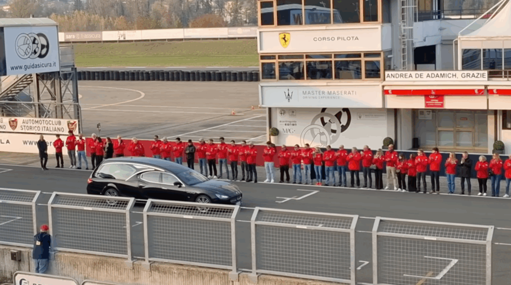 VIDEO - L'ultimo giro di Andrea De Adamich: lo splendido omaggio a Varano