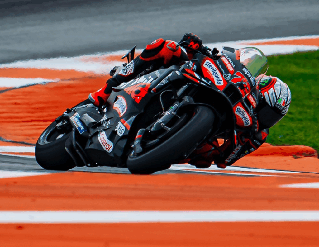 Bezzecchi vince a Valencia: "Sto da dio, felicissimo per chi lavora a Noale"