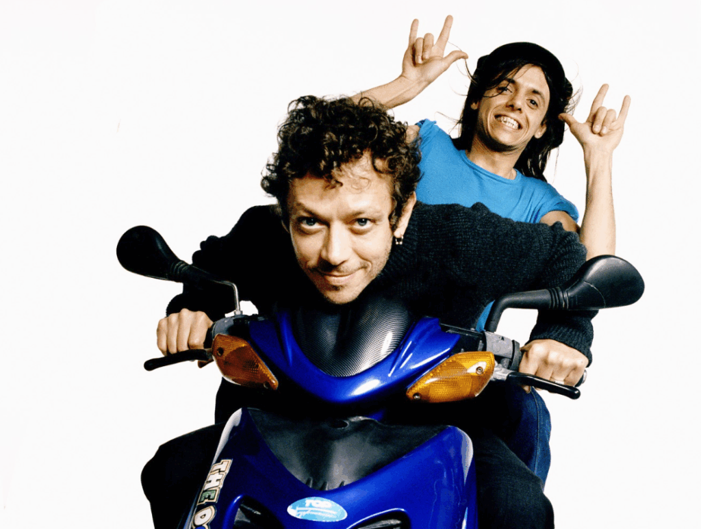 Lucio Corsi come Valentino Rossi: il nuovo numero di Rolling Stone lo porta... a Tavullia