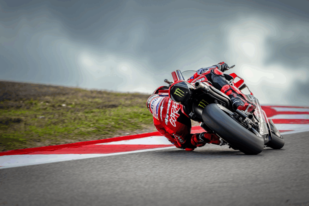 LIVE MotoGP in Portogallo: la diretta del Gran Premio, Bezzecchi dalla pole!