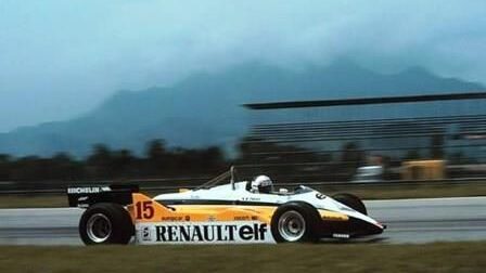 Gran Premio del Brasile 1982, Alain Prost su Renault vince la gara dopo la squalifica di Piquet e Rosberg.