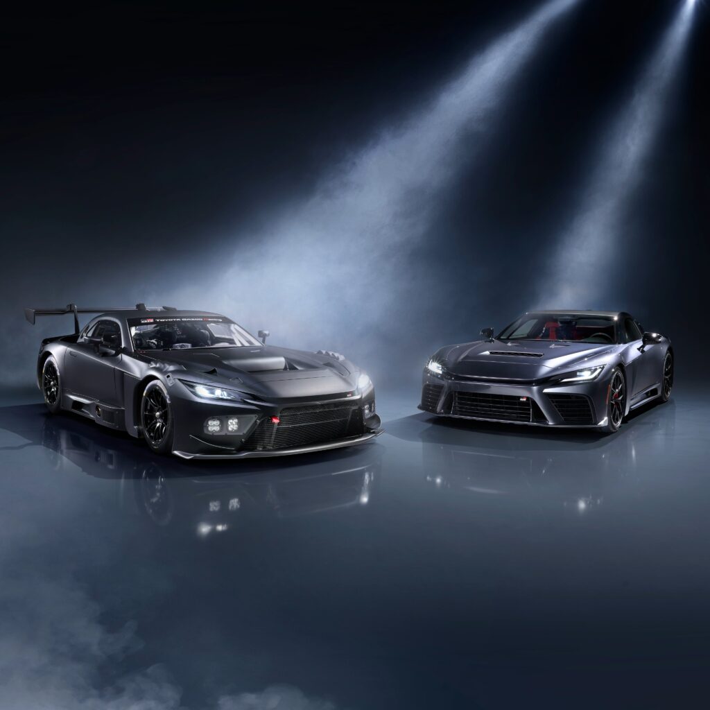 Toyota presenta la nuova GT3: le GR GT e GR GT3 una affianco all'altra