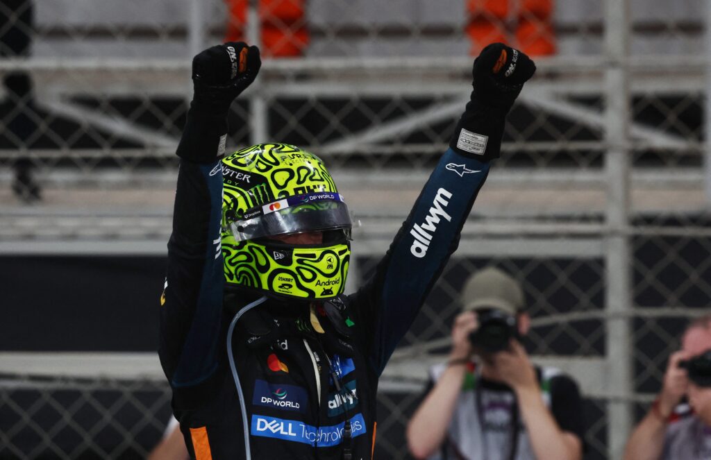 Lando Norris esulta dopo la vittoria del suo primo Mondiale