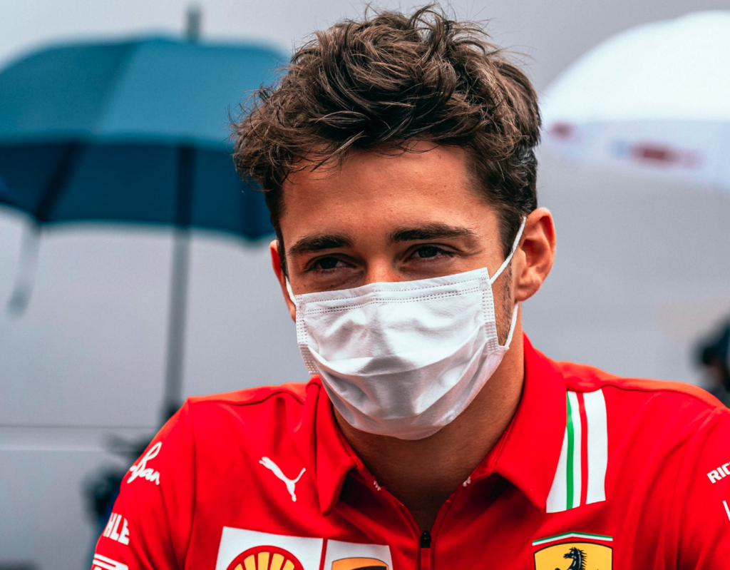 VIDEO - Leclerc ed il terrore in volo: il siparietto con Sainz verso Baku nel 2021