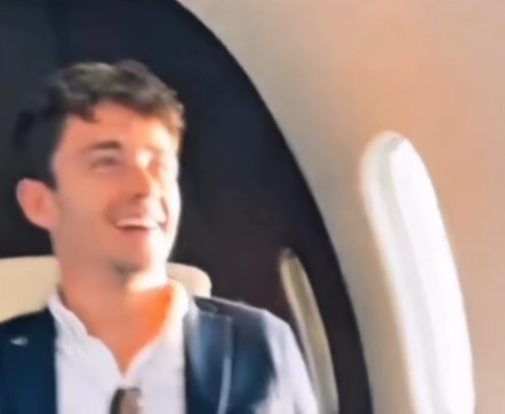 VIDEO - Leclerc ed il terrore in volo: il siparietto con Sainz verso Baku nel 2021