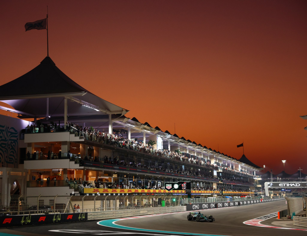 L'ultimo giorno di scuola in F1: quando i fuochi d'artificio di Abu Dhabi illuminano la malinconia
