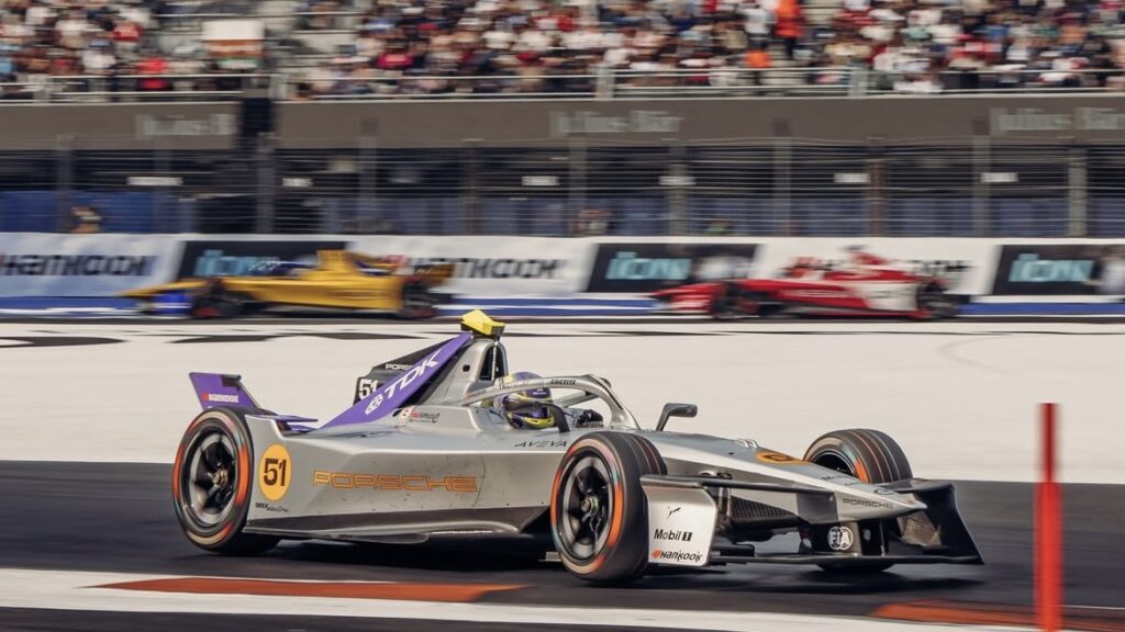 Gara E-Prix Città del Messico: Nico Muller ha concluso la gara in nona posizione, dopo aver occupato la prima posizione dal giro 9 al giro 28.