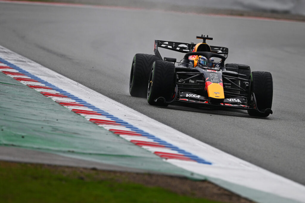 Red Bull, Verstappen: "Abbiamo completato molti giri, ci sono molte cose da approfondire"