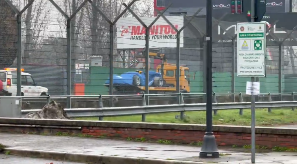 Sfortuna Lindblad, subito incidente al primo giorno di test: cosa è successo