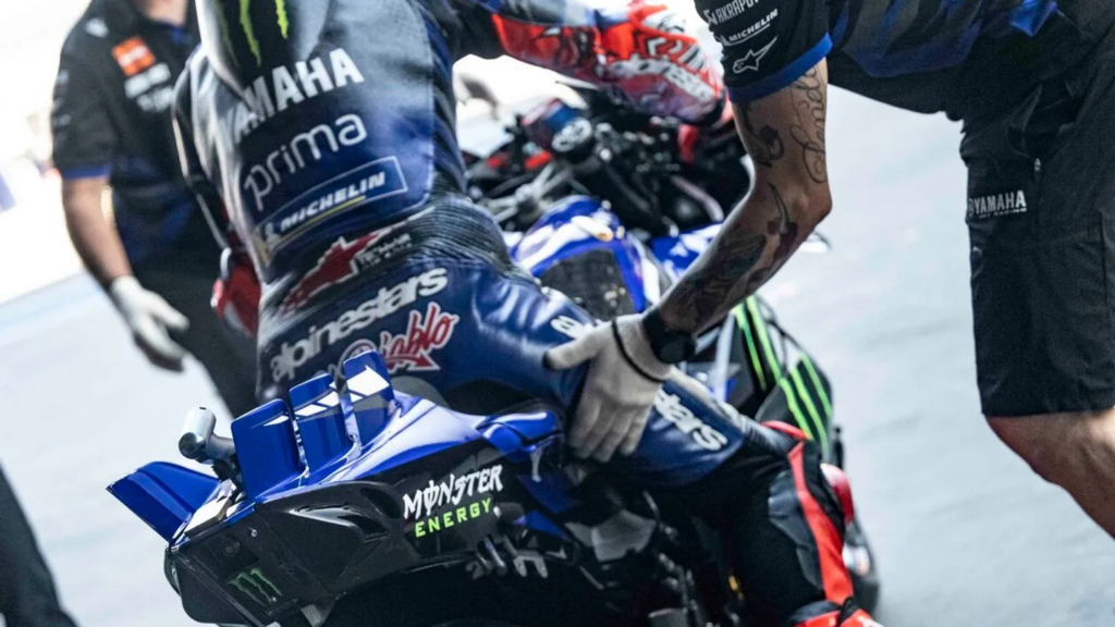 FOTO - Yamaha M1 2026, ecco la nuova LIVREA: debutta il V4 dei giapponesi!