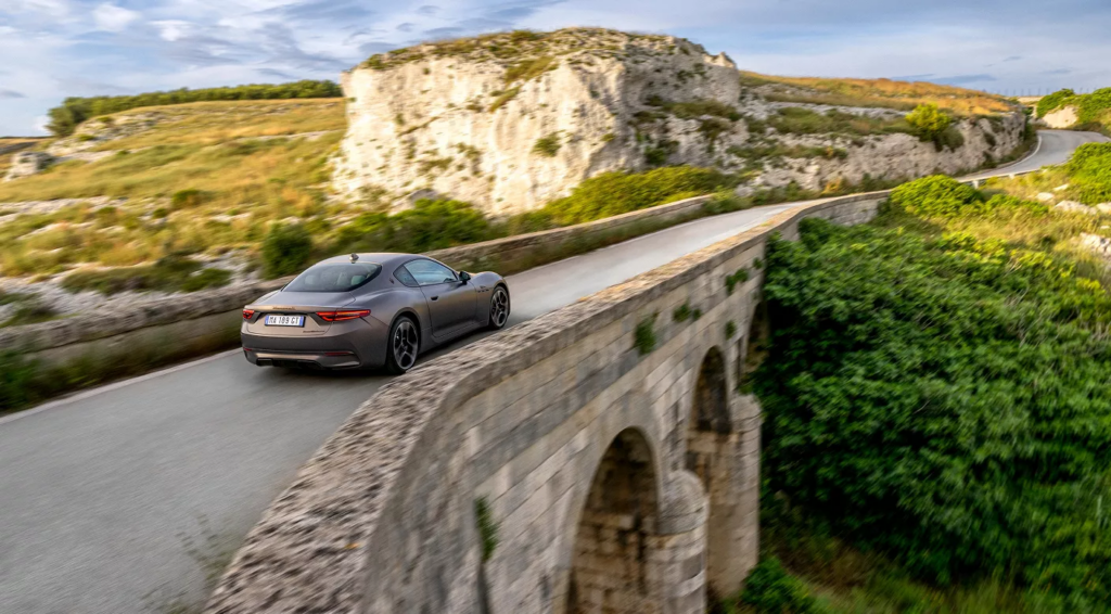 Maserati torna in Italia: riportata a Modena la produzione di due vetture