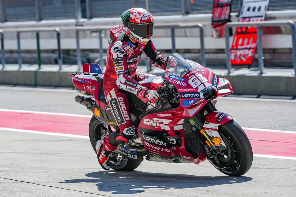 Ducati, Bagnaia soddisfatto: "Riesco a guidare senza essere limitato. Mercato? Frizzantino"