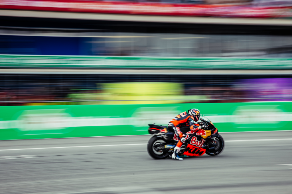 KTM, Acosta: "Non mi sento tanto il vincitore, la MotoGP è fatta anche di contatti sporchi"