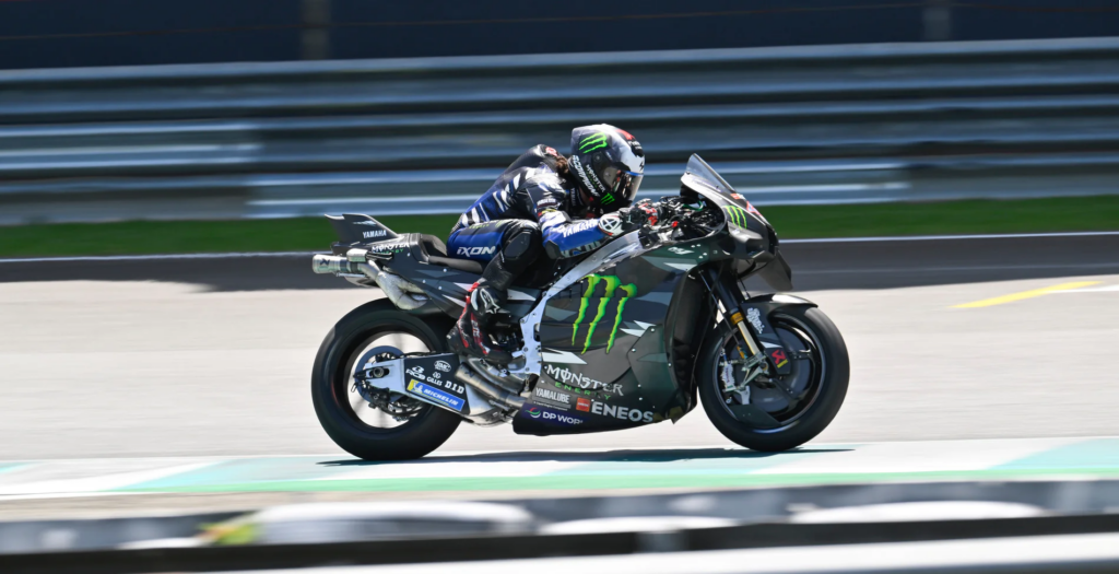 Yamaha si ferma: problemi di sicurezza con il nuovo V4