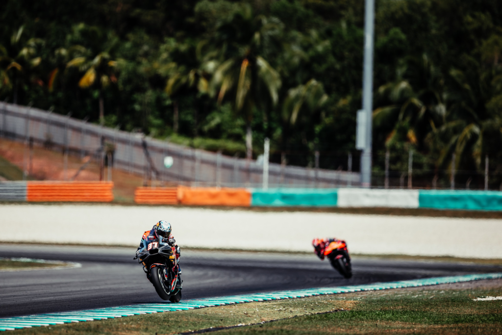 KTM, Acosta soddisfatto: "Oggi ho lavorato sull'aerodinamica, moto più intuitiva da guidare"