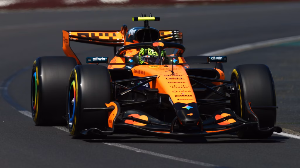 FP2 in Australia: 
Problemi al cambio per la McLaren #1 di Lando Norris, che ha concluso la prima sessione di prove libere in Australia solamente in diciannovesima posizione.