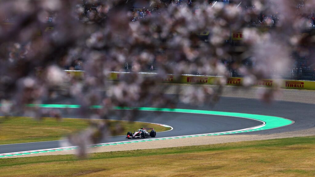 VIDEO - Incidente violento per Bearman: finisce contro le barriere ed esce zoppicante