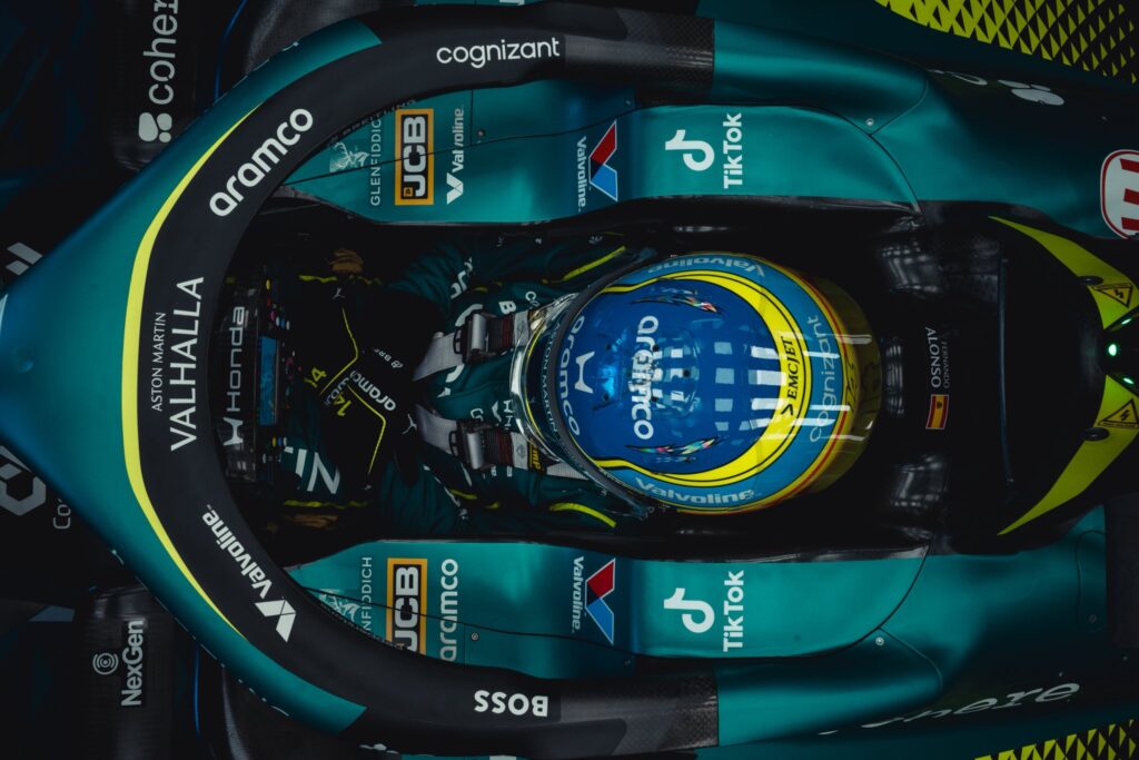 Fernando Alonso a bordo della sua Aston Martin nel corso del GP d'Australia