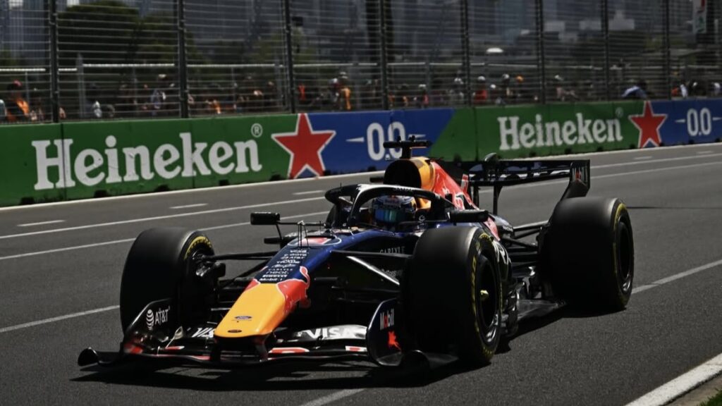 Max Verstappen al centro medico dopo l'incidente in Q1 per un rapido check alla mano sinistra