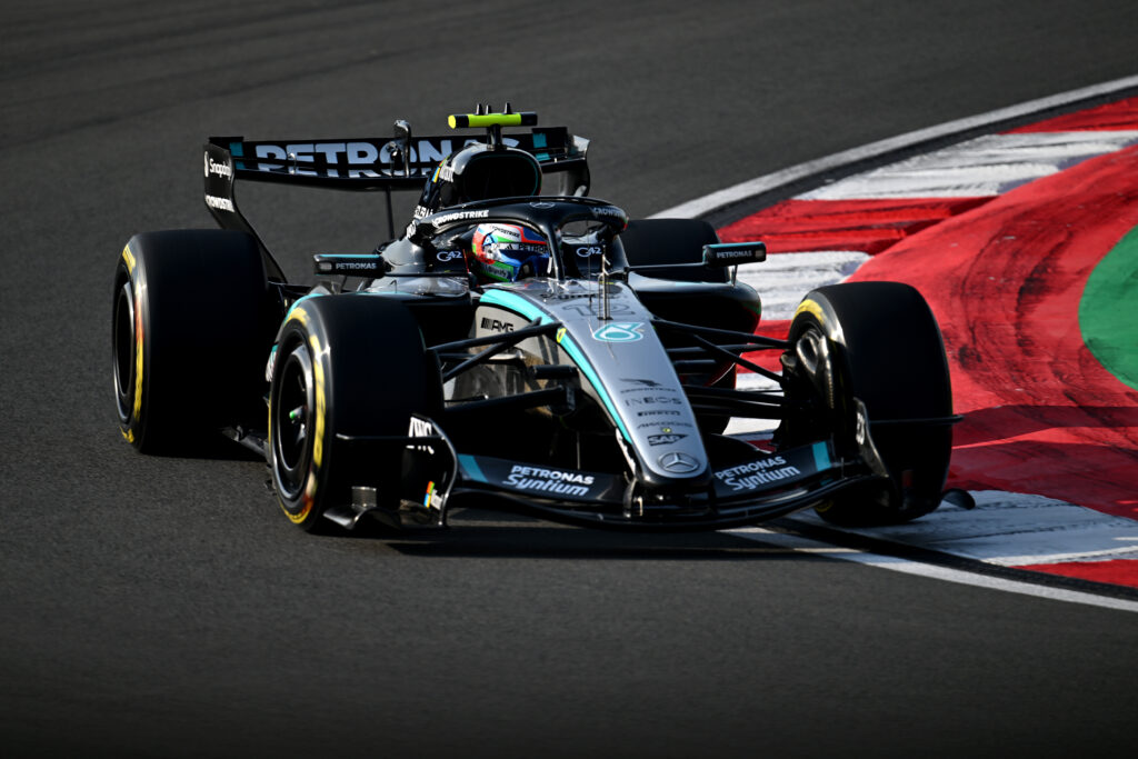 f1 kimi antonelli pole gp cina mercedes