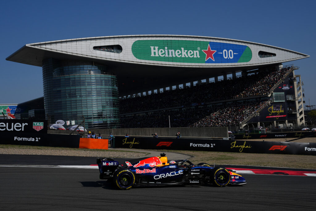 F1 | Max Verstappen OUT al GP di Cina, RB22 assente: la CAUSA del ritiro dell'olandese.