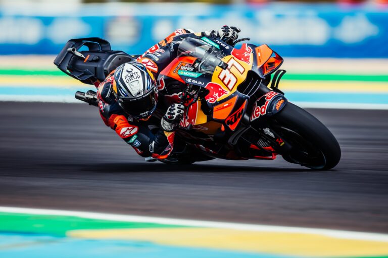 La CLASSIFICA di MotoGP dopo la Sprint del Brasile: Acosta in testa, si avvicina Bezzecchi
