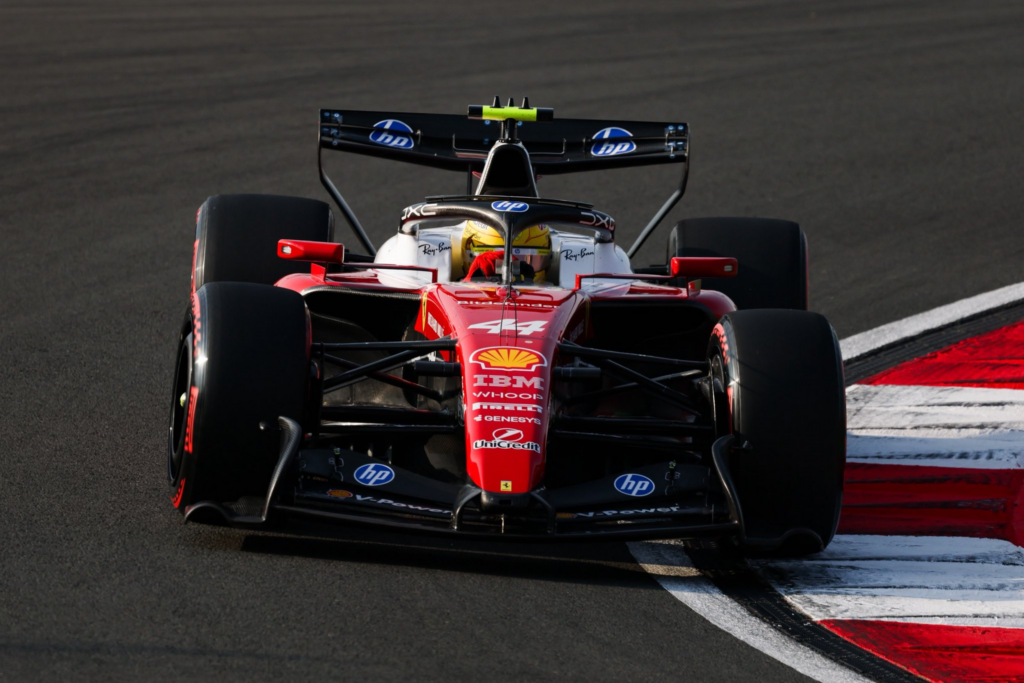 Ferrari, Hamilton: "Che qualifica! Non vedo l'ora che arrivi la gara, vogliamo lottare con Mercedes"