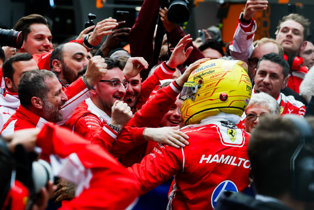 Ferrari, Hamilton guarda le Mercedes: "Perdiamo tutto nel rettilineo, in curva andiamo come loro"