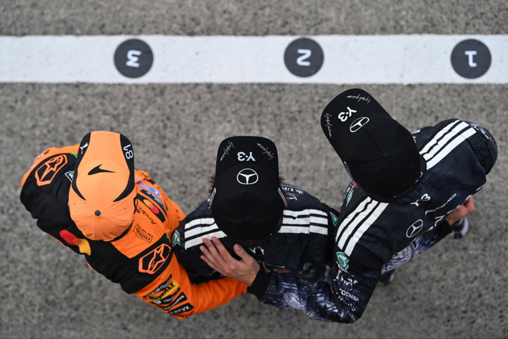 Antonelli, Russell e Piastri nelle classiche foto di rito dopo la qualifica di Suzuka