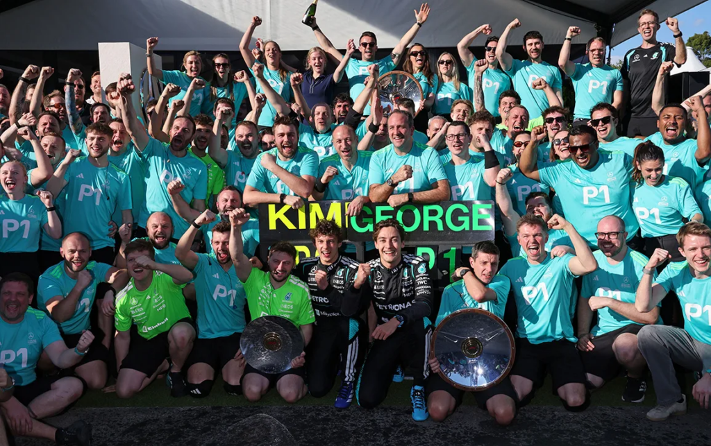 VIDEO - Russell si muove prima del via: ma un "trucco" lo salva dalla penalità