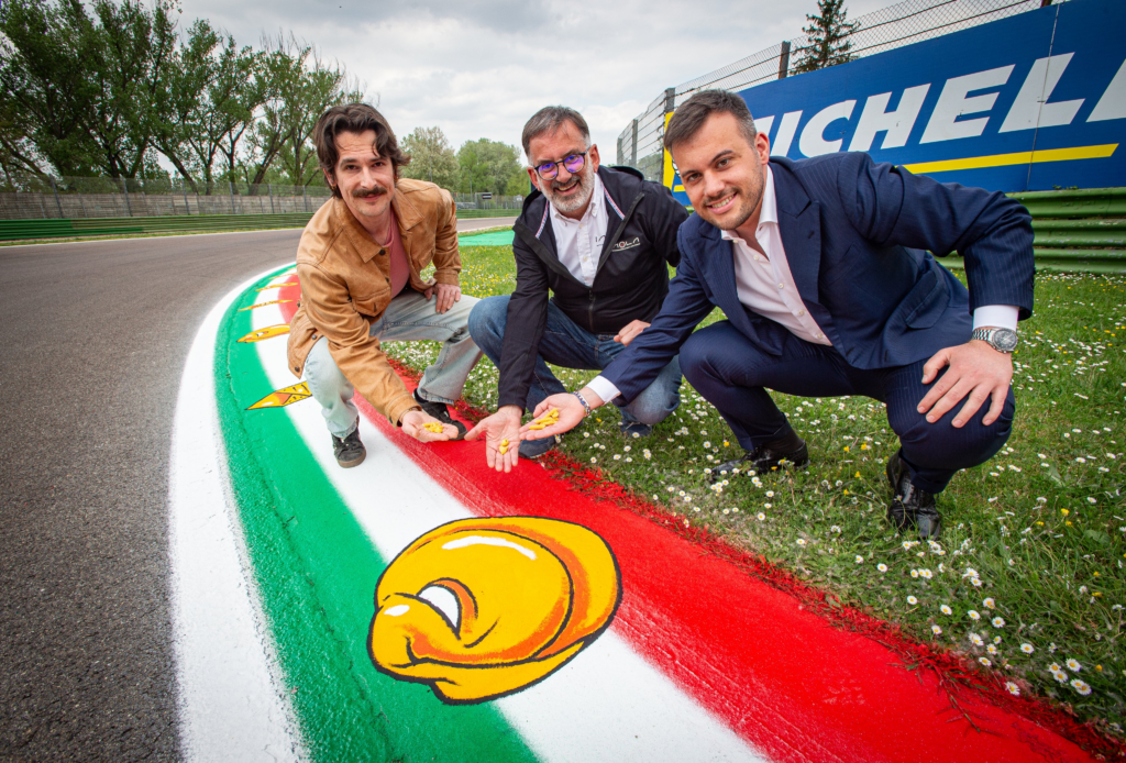 Tortellini sui cordoli di Imola: il motivo di questa "strana" iniziativa!