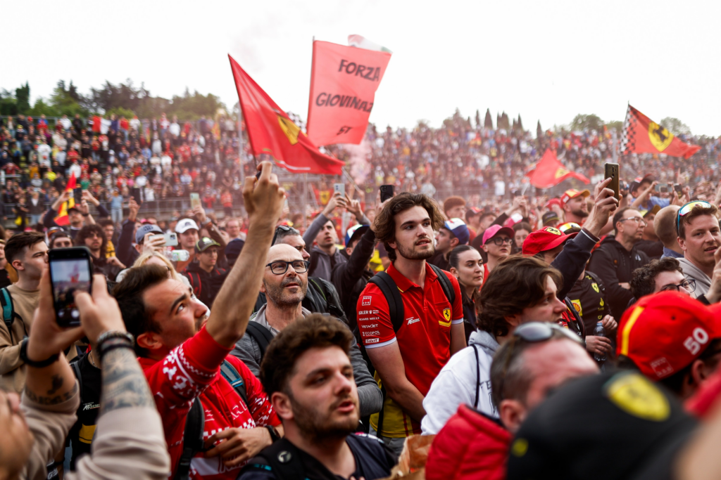 Tortellini sui cordoli di Imola: il motivo di questa "strana" iniziativa!