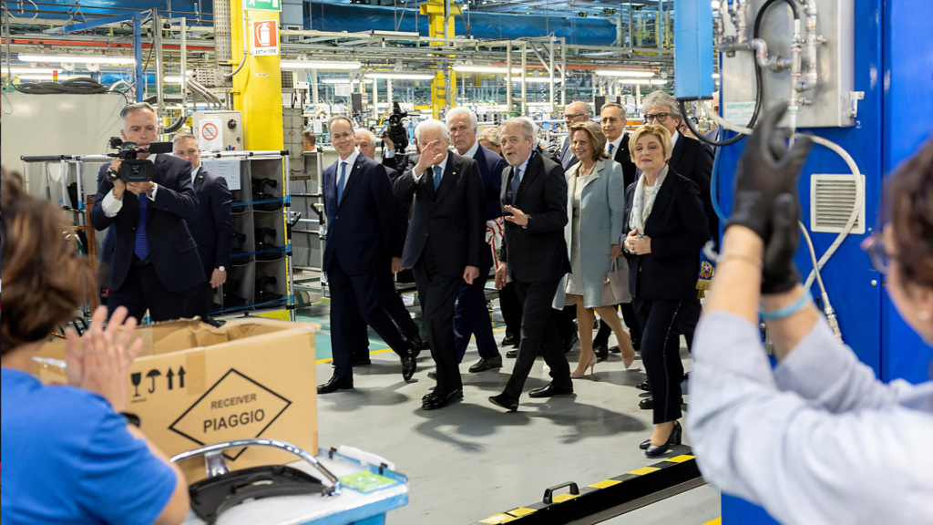 Mattarella alla Piaggio: "La Vespa simbolo della creatività italiana"