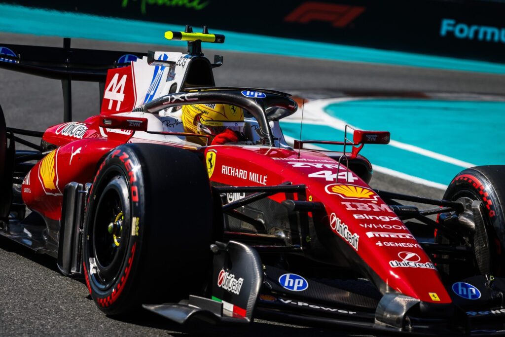 Ferrari, Hamilton: "Penso che abbiamo la macchina migliore, ma il motore.."