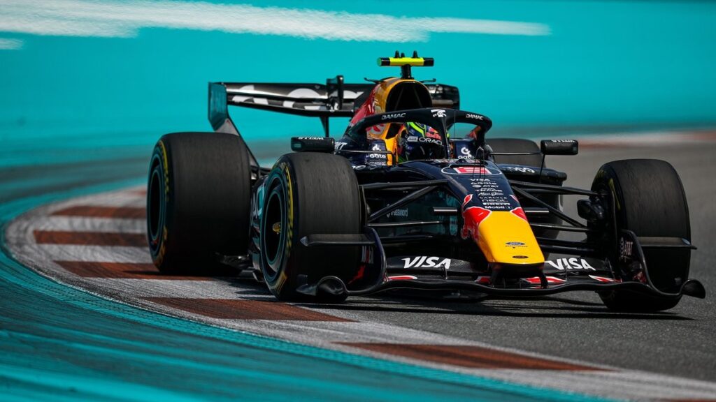 Hadjar rischia una penalità: irregolarità sul fondo della Red Bull
