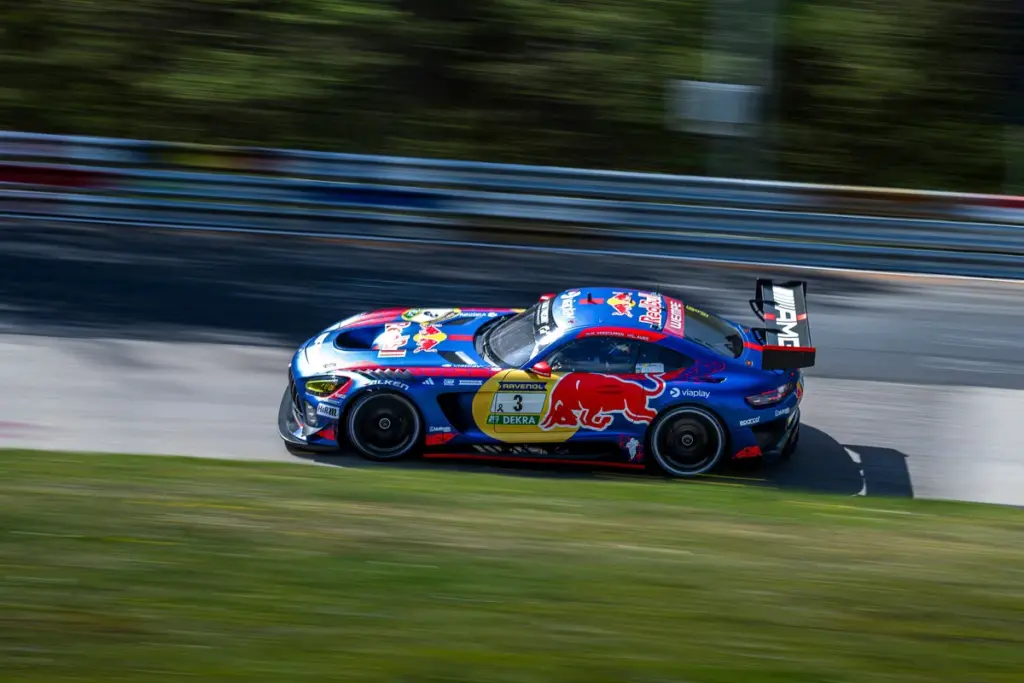 Max Verstappen da SPETTACOLO al Nurburgring: due sorpassi pazzeschi dell'olandese