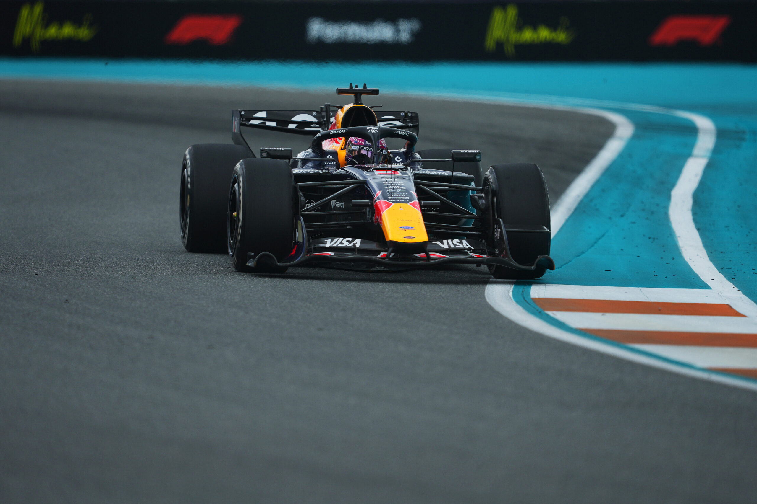 penalita-verstappen-f1-gp-miami-uscita-box