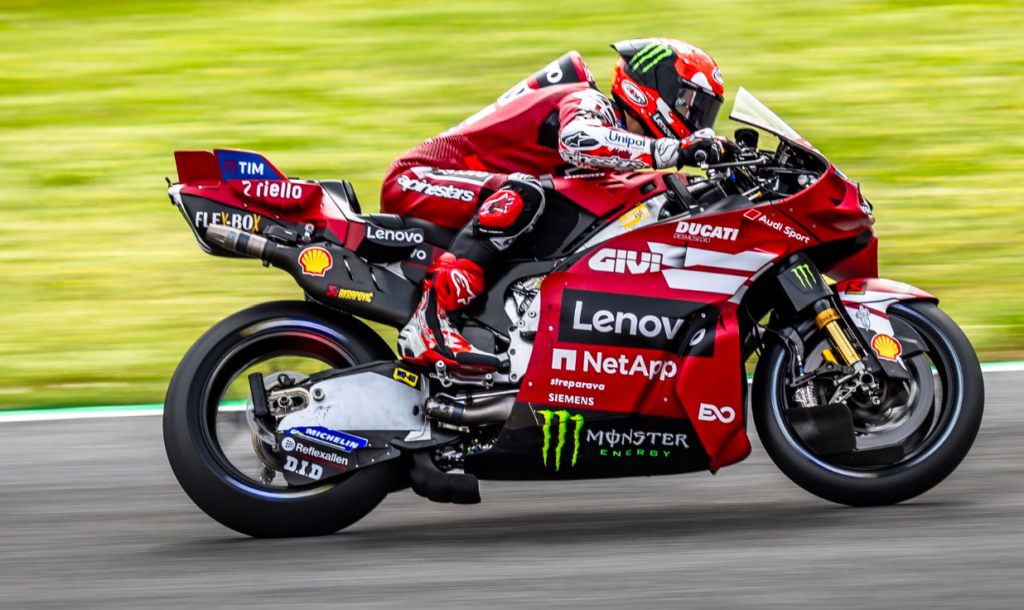 Bagnaia a podio al Mugello: ecco il VIDEO della bagarre finale con Ai Ogura