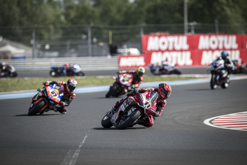 Superpole Race WorldSBK in Ungheria: vince Bulega, ma è preoccupazione per Oliveira